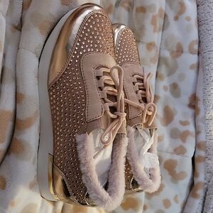 Reaction Kenneth Cole ROSE GOLD  Sneakers 7 1/2 WIDE WIDTH  BRAND NEW